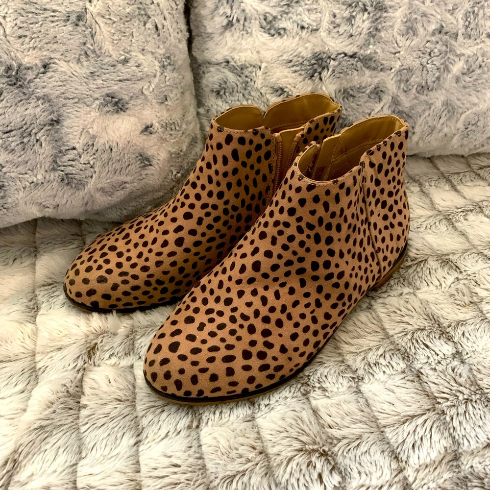 Cute girls animal print boots size 4